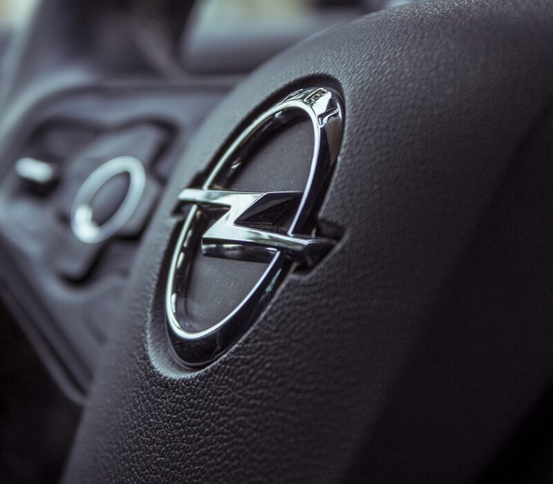 opel-2400504_1280